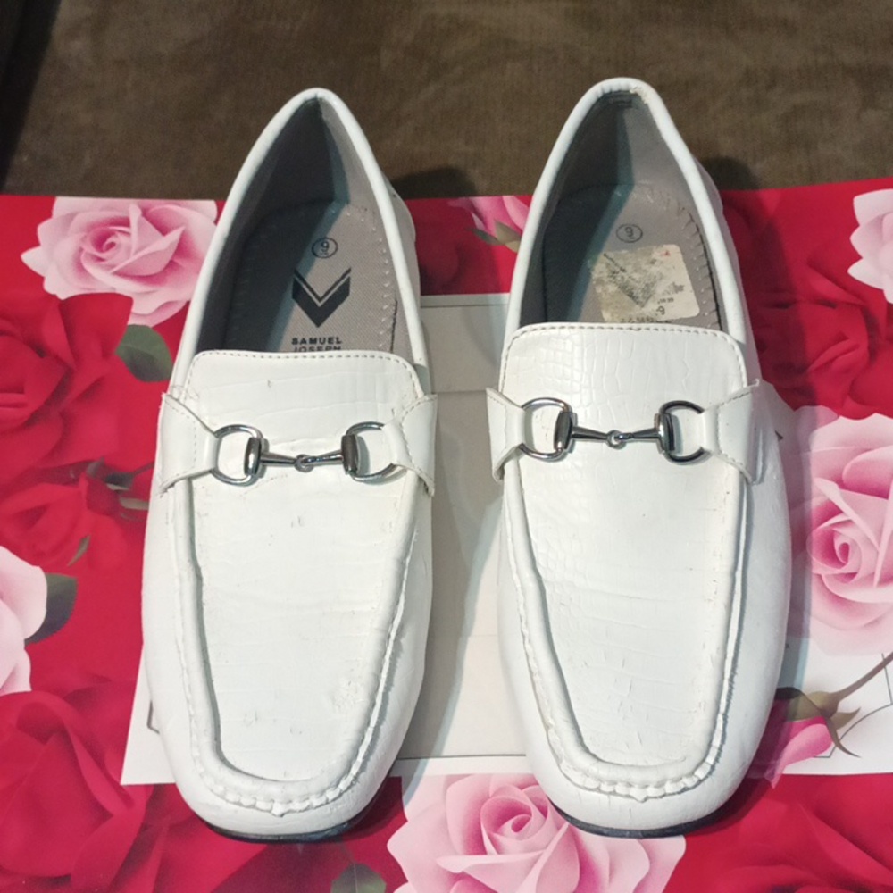 Samuel Joseph women's size 9 white flat slip on loafers